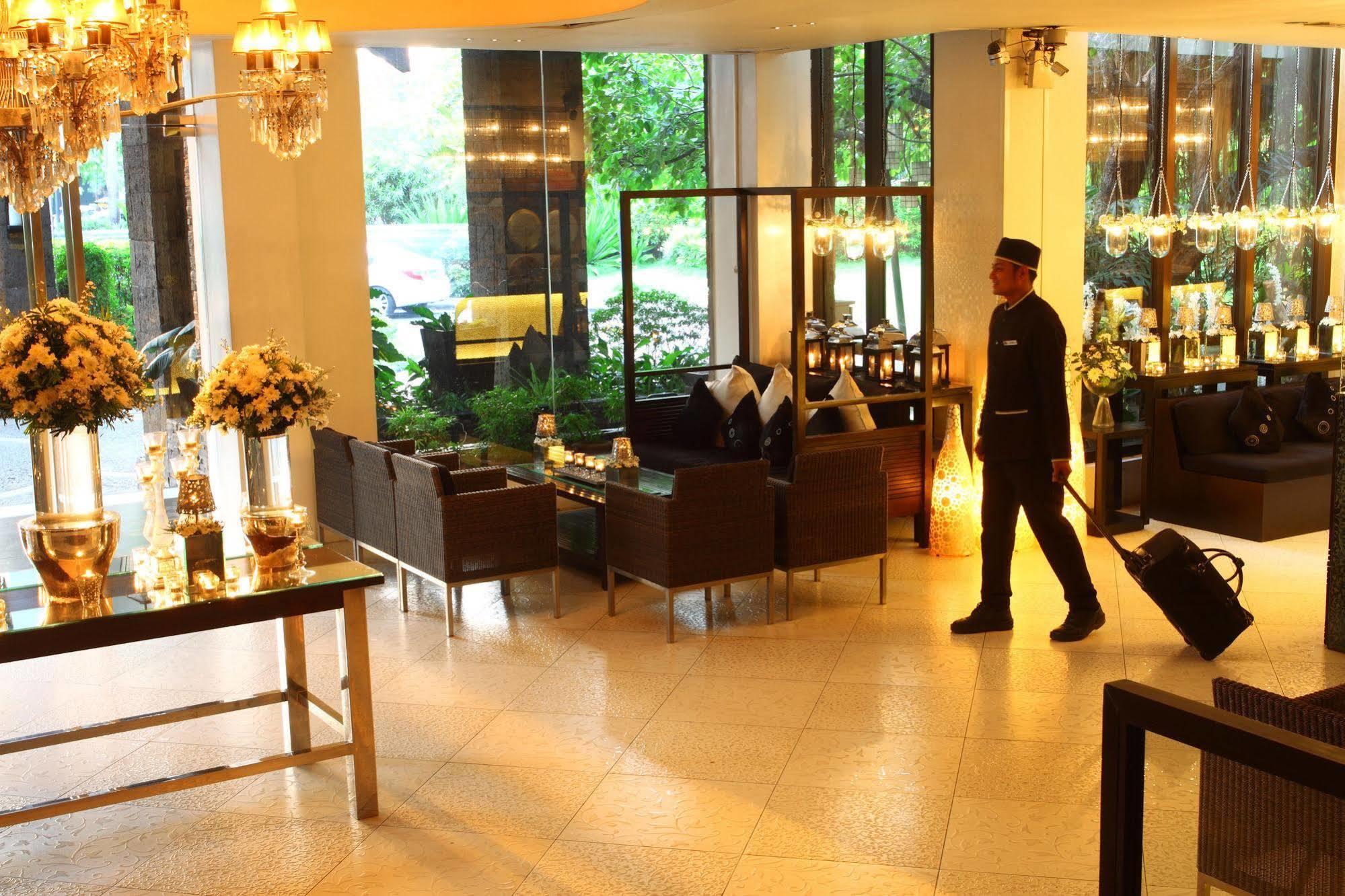 The Sulo Riviera Hotel Quezon City Dış mekan fotoğraf