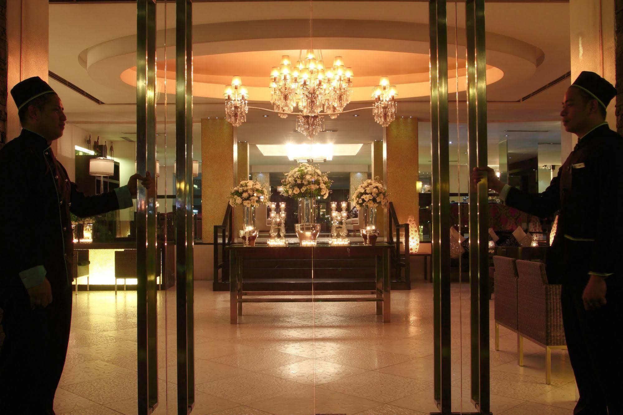 The Sulo Riviera Hotel Quezon City Dış mekan fotoğraf