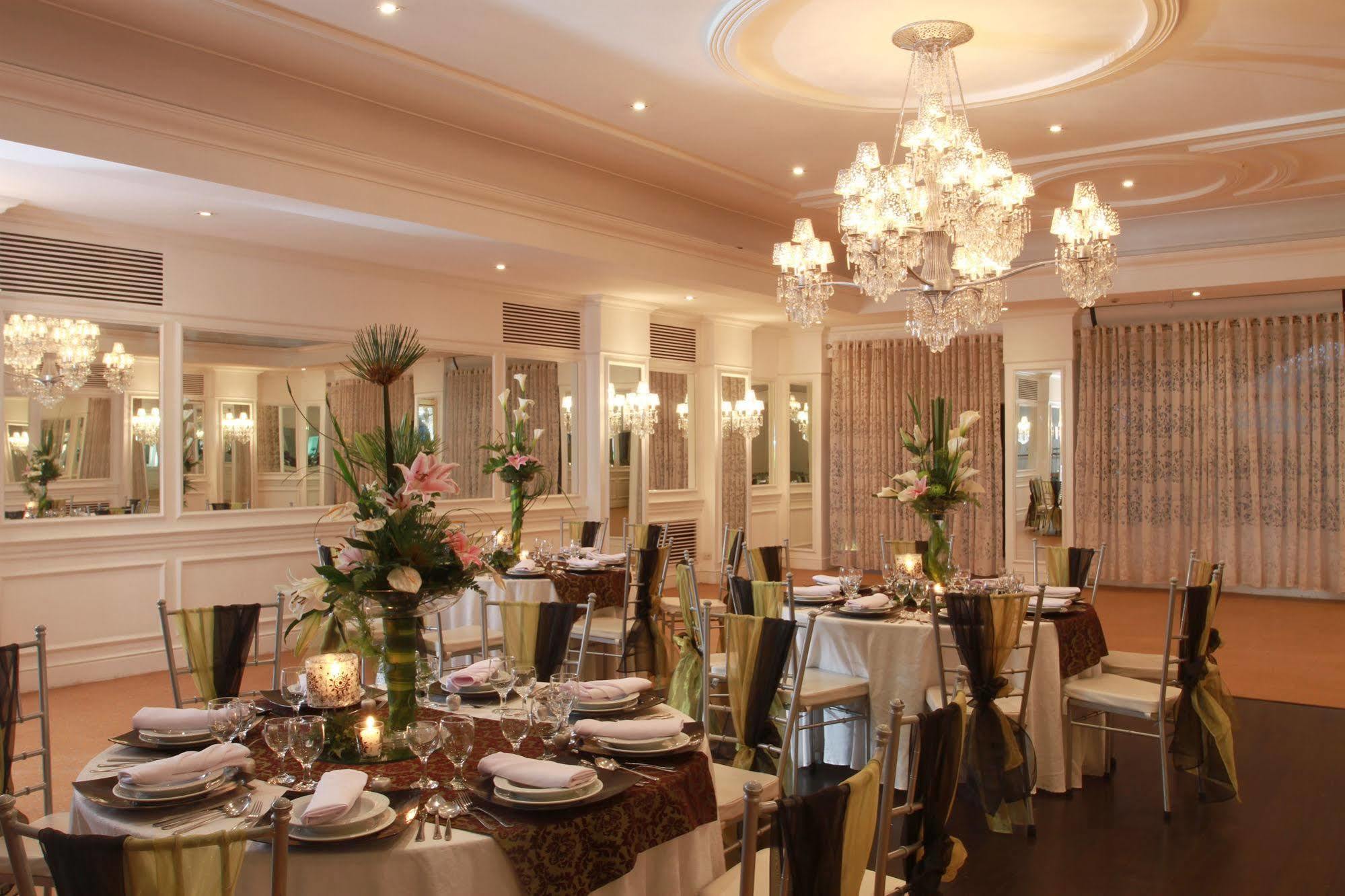 The Sulo Riviera Hotel Quezon City Dış mekan fotoğraf